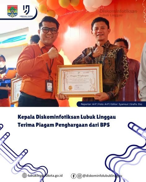 Kepala Diskominfotiksan Lubuk Linggau Terima Piagam Penghargaan dari BPS
